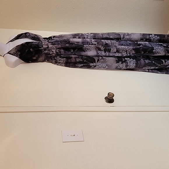 Brand New Beautiful Black & Gray Floral Maxi Dress - Picture 5 of 10